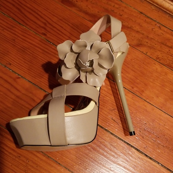 High Heels - Picture 3 of 3